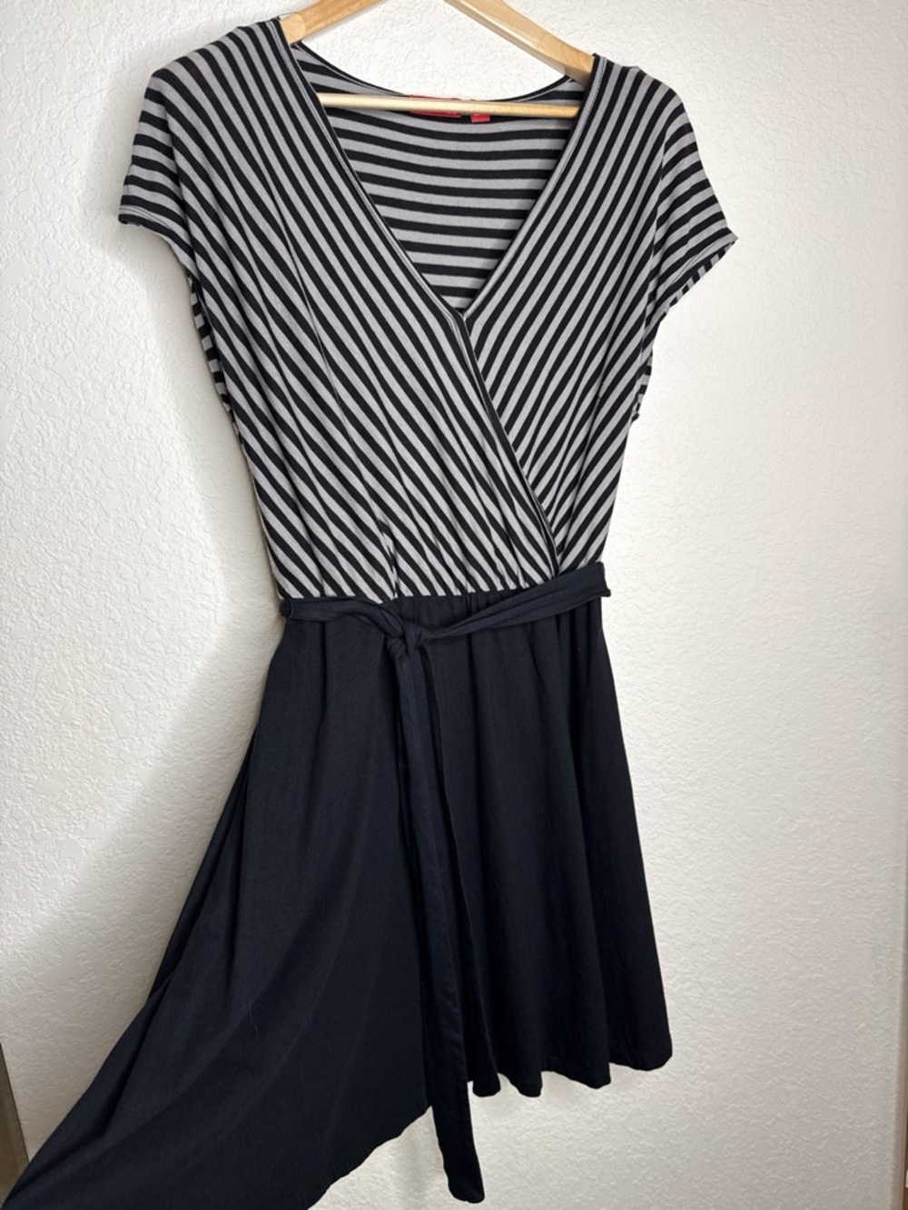 ELLE Black Gray Striped Faux Wrap Dress Tie Waist Cap Sleeve L Modal Pima Cotton